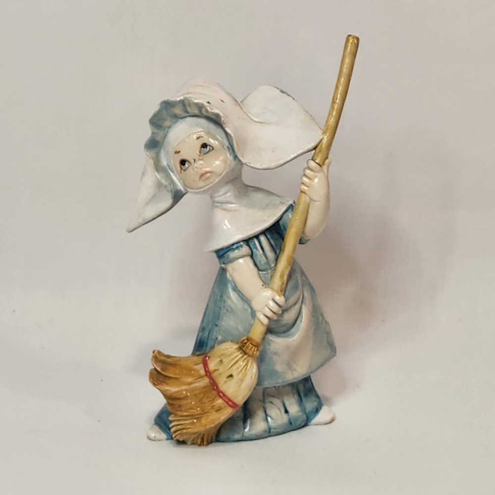 Simonetti Depose‎ Italy 834 Vintage Nun with Broom Figurine Blue White Fontanini